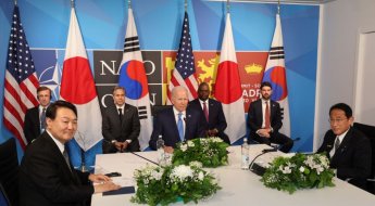 한미 정부, '북한 독자제재·세컨더리 보이콧 카드' 만지작