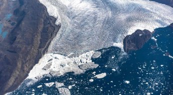 그린란드 빙하 녹자 '보물찾기' 나선 억만장자들…"수억대 자원 묻혀있다"