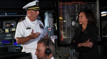 해리스 美부통령 “미군, 대만해협서 흔들림 없이 작전 수행할 것”