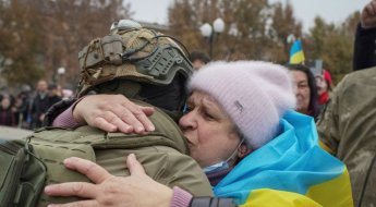 “코로나 퍼졌다” 러시아군 속여 병원 지킨 우크라 의사