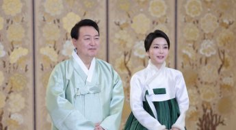 윤석열 대통령 부부, '외강내유' 식사정치 본격화