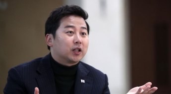 "공짜 좋아하면 대머리"…'한동훈 저격' 장예찬 "당권도 공짜로 먹으려"