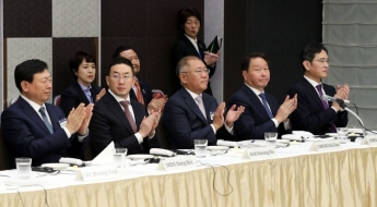트럼프와 골프 라운딩 회동?…4대 그룹 총수, 손정의 초청에 美 방문
