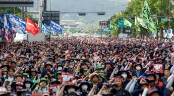 '확 바뀐 경찰' 4명 체포로 끝난 집회긴장감은 여전