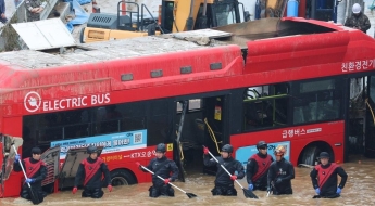 "창문깨고 승객 탈출 시킨 의인인데…" 버스기사 '가짜뉴스'에 피눈물