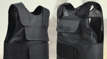 "호신용품으론 모자라"…칼부림에 '방검복' 찾는 시민들