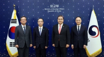 박진, 한·중·일 차관보 접견 “연내 3국 정상회의 개최 협력”