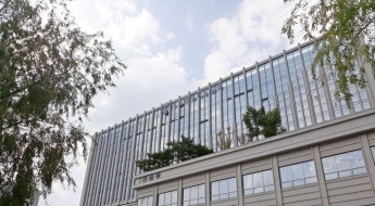 여직원과 휘발유 들고 찾아가…'방화범' 잡힌 병원장, 구속심사 받아