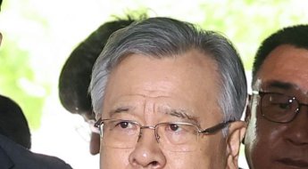 檢, '대장동 50억 클럽 의혹' 박영수 前특검에 '징역 12년' 중형 구형