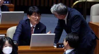 [속보]'보좌관 성추행' 박완주 전 의원, 대법서 징역 1년 확정 