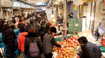 '뛰는 코스피' 함께 누리고 싶어도…투자할 돈 없는 '적자 살림' 가구