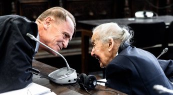 "홀로코스트는 사상 최고 거짓말"… 95살 독일 여성 결국 징역형