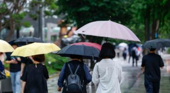 [내일날씨]전국 곳곳 흐리고 비…남부·제주는 폭염