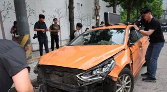 보행자 덮친 차량 돌진 사고…60대 택시 운전자 '급발진' 주장