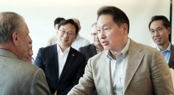 최태원, '미래 성장동력' 반도체 소재·바이오 美사업 현장 점검
