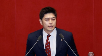 김문수, 새 비대위원장에 1990년생 초선 김용태 내정
