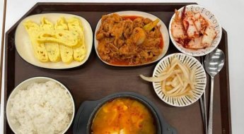 '급식대가'의 한끼 맛본 은행원 600명에…"현기증 나니까 후기 빨리요"