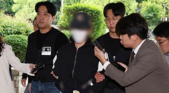 '교제살인 의대생'에 사형 구형한 검찰 …판사 앞 무릎 꿇은 유족