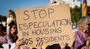 "사원에서 옷 벗고 사진 찍어"…아시아도 오버투어리즘에 '몸살'