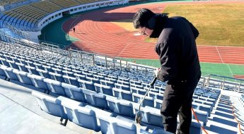 2만개 의자 불로 지져 14억 아낀 이곳…대통령상도 받았다