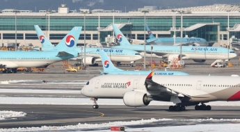 180석 비행기에 승객은 단 3명…'눕코노미' 말까지 나왔다