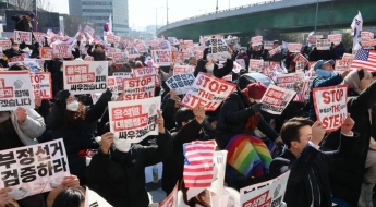 성조기 흔들며 "도둑질 멈춰라"…美 언론도 주목한 '태극기 부대'