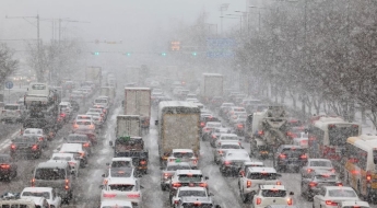 [비주얼뉴스]갑자기 내린 첫눈에 '雪雪 기는' 도시