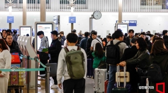 엎친데 덮친 대한민국…속 타는 중장년층, 패키지 여행 '큰 손' 실종