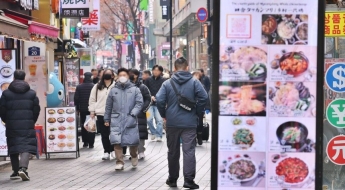 빚 못갚는 자영업자 1년새 42% 늘어…'돌려막기'도 힘들다