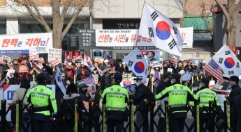 "헌재 딴짓하면 날려버리겠다"…尹 탄핵 선고 앞두고 언급한 '국민저항권' 뭐길래