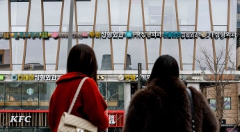 "젊은 여성들, 절대 따라가면 안돼" 강남역서 반복되는 강매 수법