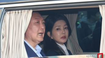 尹 부부 사진 내리더니…팬카페 '건사랑' "보수 결집 중심 탈바꿈"