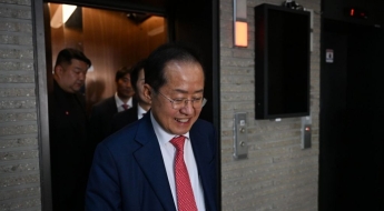 정계은퇴 홍준표, 하와이 가더니 "꽉 막혔던 마음…하룻밤 사이 열리는 기분"