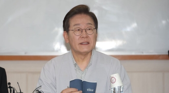 이재명 "기초연금 부부 감액 축소…노후는 국가 책임"(종합)