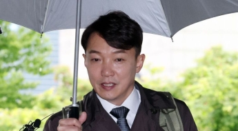 ‘위장전입·리조트 접대 의혹’ 이정섭 검사, 첫 재판서 혐의 전면 부인