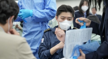 [르포]"QR코드 찍고 10초만에 통과"…더 편리해진 '스마트 검역'