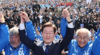 경찰 “민주, 러시아제 소총 반입 신고 안해…허위사실유포죄 검토”