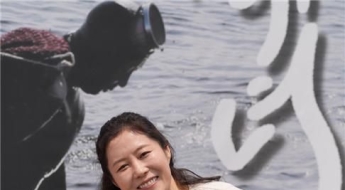 '폭싹수' 해녀의 딸 연기한 배우 제주 등장…해녀 은퇴식 깜짝 방문