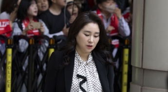 '尹 변호' 김계리, 국힘 입당 제동에 "가족되신 것 환영한다더니"