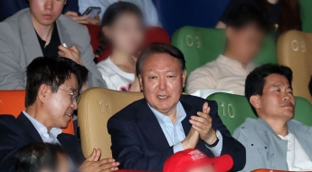 경찰, '尹 체포 저지' 관련 비화폰 서버 기록 확보
