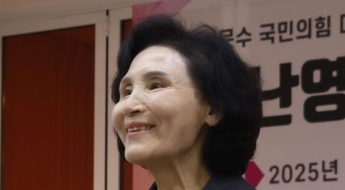 '광폭 행보' 설난영 여사 "결국 김문수 승리할 것 확신"