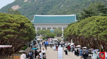 "청와대 볼 마지막 기회, 급히 올라왔어요"…전국에서 몰린 발걸음