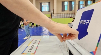 [폴폴뉴스]내년 지방선거 與 다수 당선 42% vs 野 다수 당선 35%