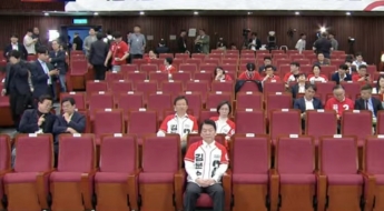 출구조사 발표 후 곳곳에 빈자리…안철수만 덩그러니 