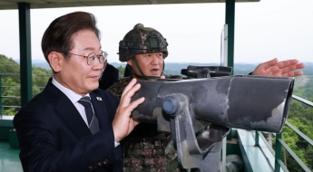 軍 전방부대 방문한 이 대통령 