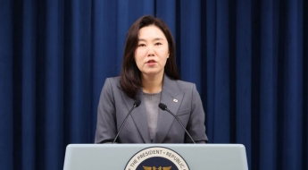 첫 순방 가는 李 대통령 내외, 캐나다 주지사 환영식 참석