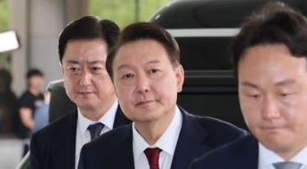 내란특검 "尹 거부로 '체포저지' 조사는 중단…호칭은 '대통령님'"