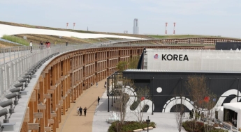 "망했다" 소리 나오더니 어느새…'디즈니' 두 배 관람객 기록 세운 곳