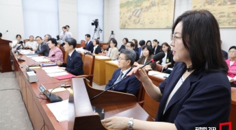 "윤석열 대통령실 '리박스쿨 챙겨라' 압력"…교육부 국장 증언 나와