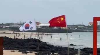 "독도는 우리땅 외치면서 우도는 中에 내주나" 제주에 꽂힌 오성홍기